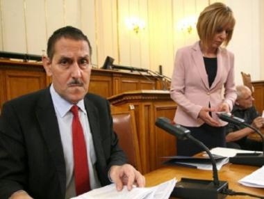 Избират омбудсман между Манолова и Пенчев