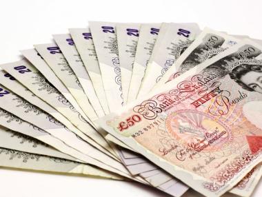 Турски бизнесмен раздаде 17 млн. паунда бонуси