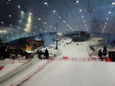 Дубай ще строи най-големия закрит ски курорт в света