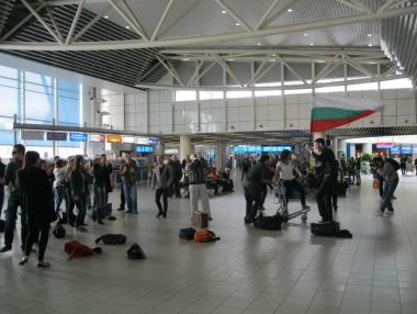 Младите българи бягат, защото...