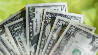Окуражителни данни от САЩ подкрепиха долара