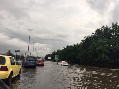 Новият участък на Цариградско – наводнен (видео)