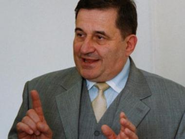 Проф. Атанас Тасев: Няма картел за цените на горивата