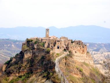 Чивита: Италианският град, който отказва да умре