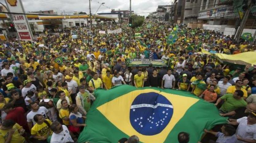 Почти милион бразилци на шествия в подкрепа на Дилма Русеф