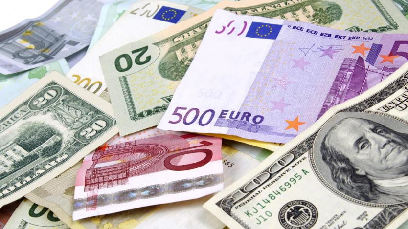 Доларът със силен спад спрямо еврото и йената
