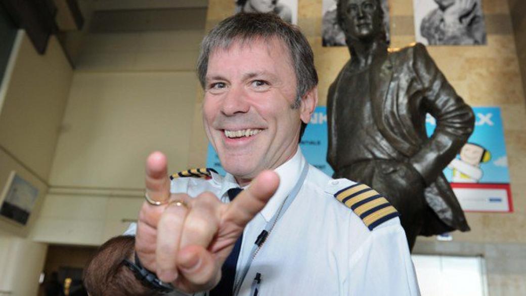 Брус Дикинсън от Iron Maiden ще продава частни самолети