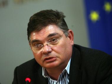 Транспортните фирми зареждат в чужбина