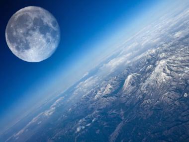 Гледаме пълно затъмнение на Супер Луна