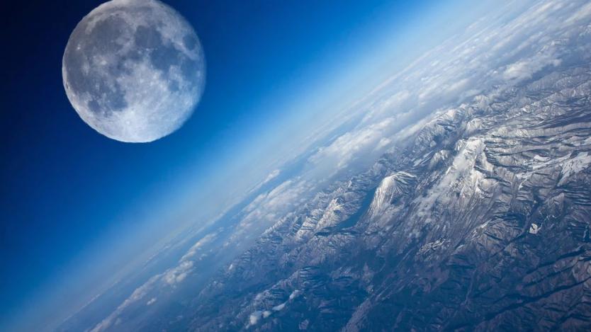 Гледаме пълно затъмнение на Супер Луна