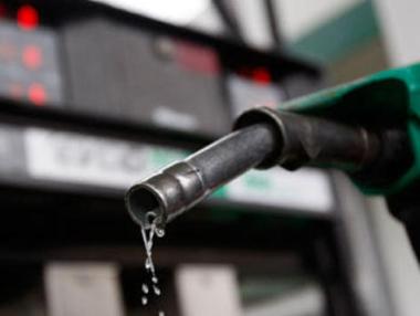 Цената на бензина падна до 2 лв. на литър