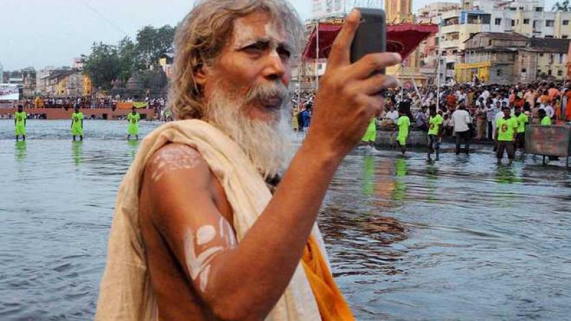 Забраниха селфитата на фестивал в Индия
