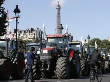 Париж блокиран заради протести на земеделци