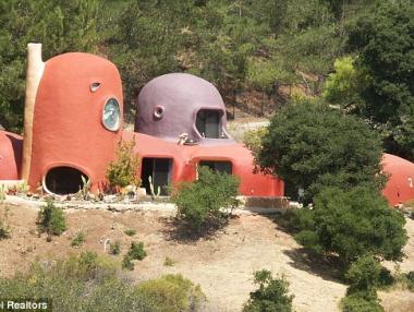 Продават „къщата на Флинтстоун” край Сан Франциско