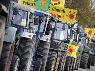 Земеделци протестират в Брюксел заради ниските цени на млякото