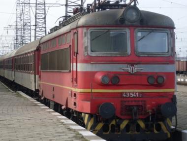 Възстановено е движението на гара Септември (обновена)