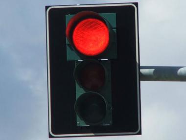 „Умни“ светофари ще заснемат минаващите на червено шофьори