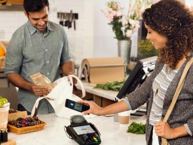 Google пуска  Android Pay