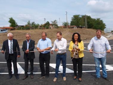 Близо 6 млн. лв. за рехабилитацията на обходния път на Елхово