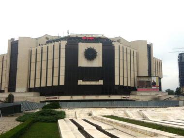 Към 40 млн. лв. за ремонт на НДК