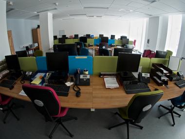 Декларираме в НАП служебни коли, смартфони и лаптопи