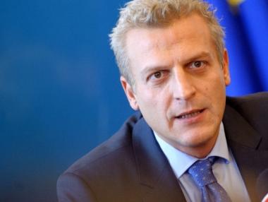 Москов спира отварянето на нови аптеки