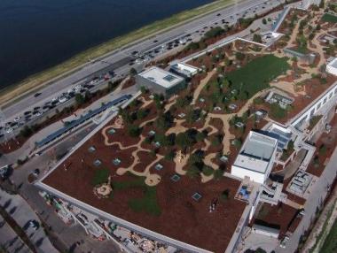 Зукърбърг показа новата централа на Facebook