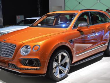 Кралица Елизабет II ще кара първото Bentley Bentayga