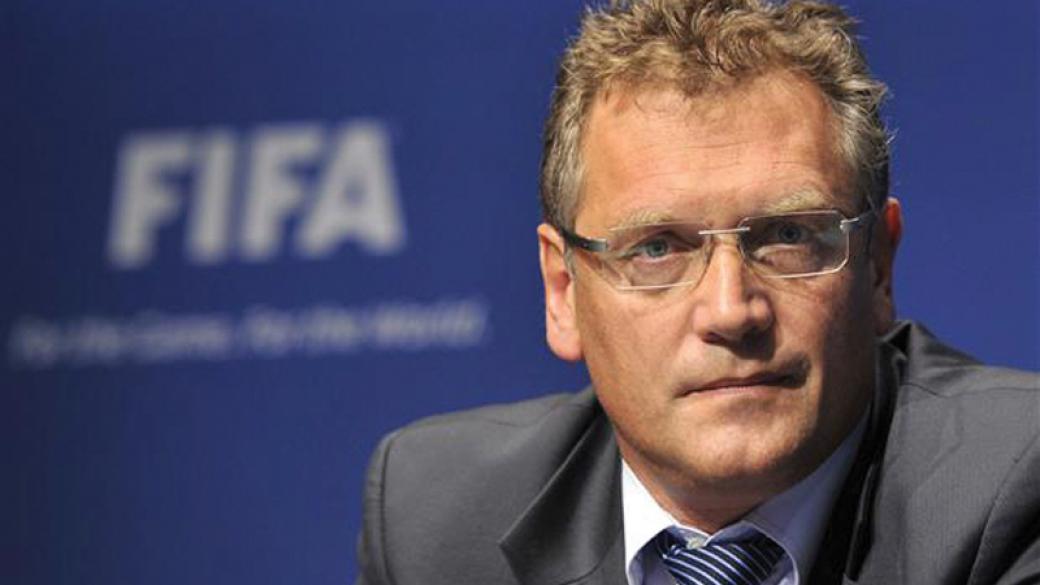 Генералният секретар на FIFA отстранен заради корупция