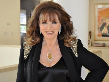 Почина писателката Джаки Колинс