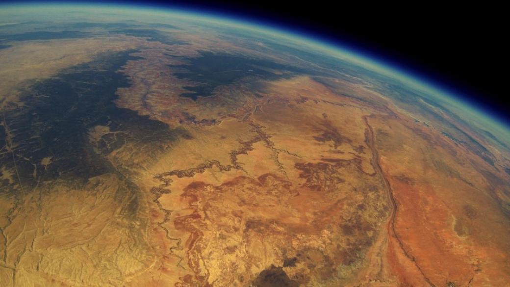 Уникални кадри от космоса, заснети случайно с GoPro