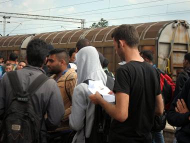 България незабавно трябва да приеме 852-ма разселени мигранти