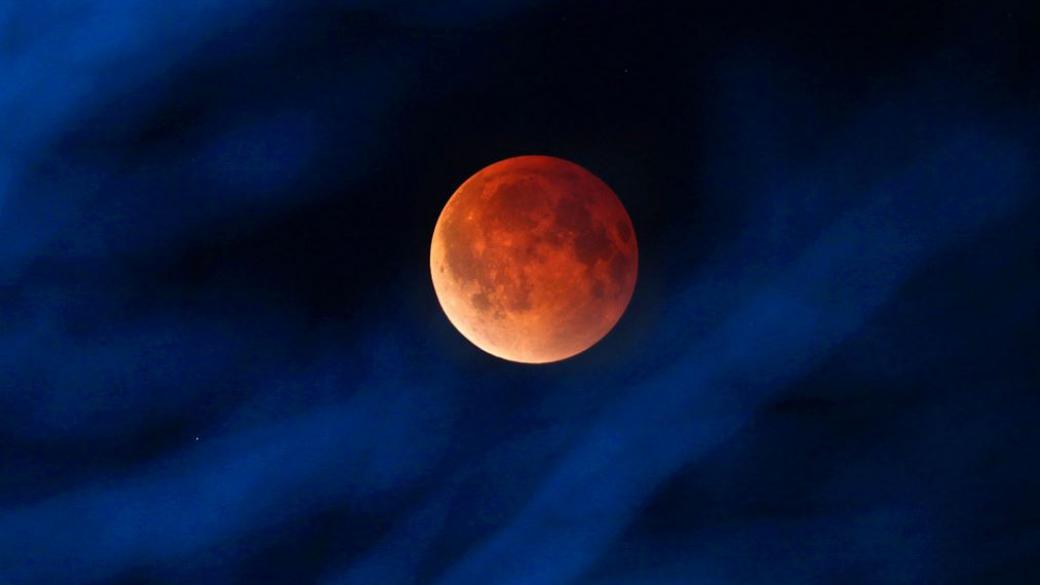 „Кървава“ луна в понеделник сутрин