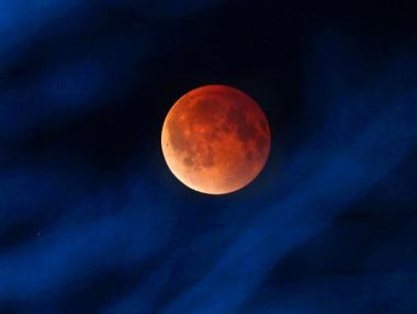 „Кървава“ луна в понеделник сутрин