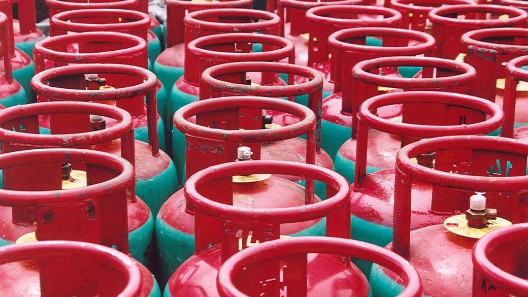Отпада забраната за пълнене на газови бутилки по бензиностанциите
