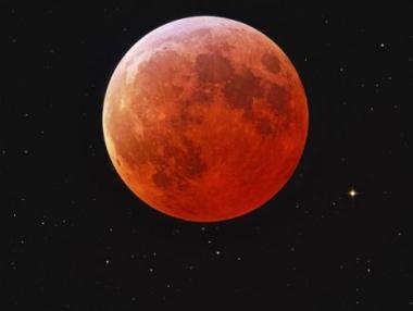 Наблюдаваме пълно лунно затъмнение и супер луна