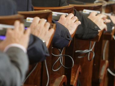 1 млрд. лв. над заложения бюджет са изхарчили министерствата