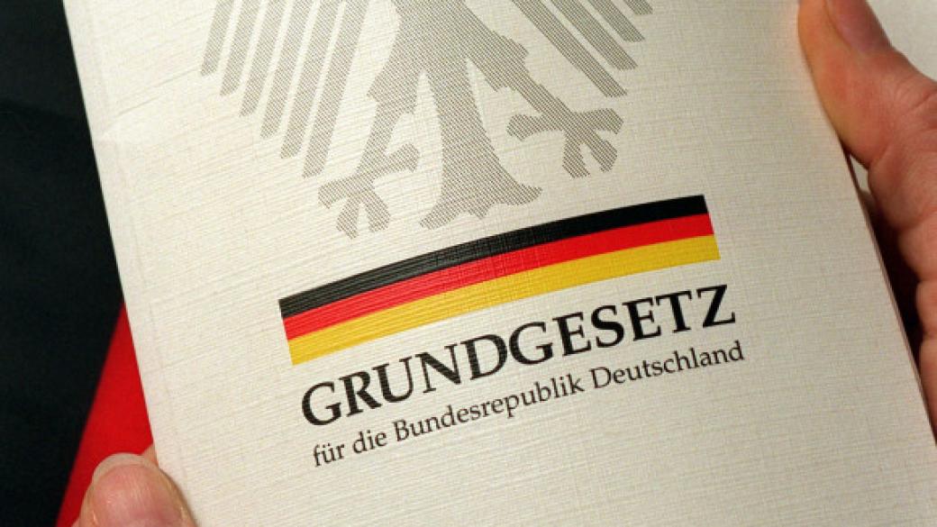 Германия преведе част от Конституцията си на арабски език