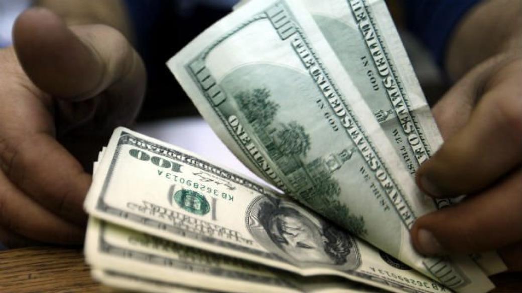 Доларът със спад в очакване на доклада за заетостта