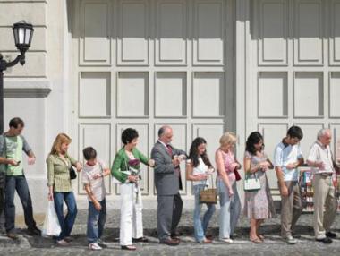 Да печелиш по $1000 седмично от чакане на опашки