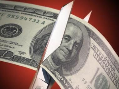 Доларът поевтиня след мрачните данни за заетостта в САЩ