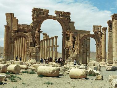 „Ислямска държава“ разруши Триумфалната арка в Палмира