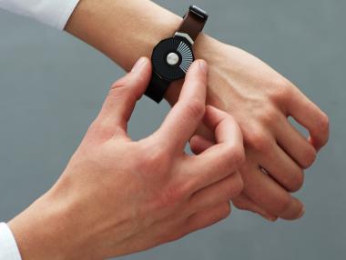 Ще се разплащаме чрез аксесоари