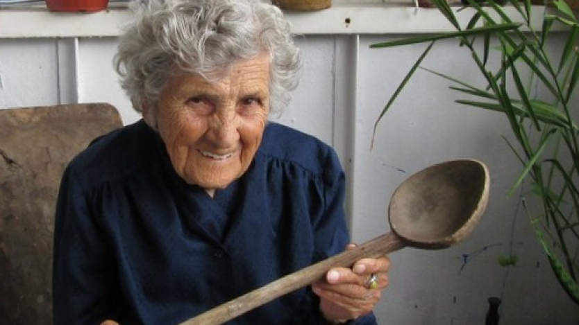 Българска баба стана сензация в eBay