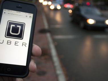 Десетки граждани протестираха срещу спирането на Uber