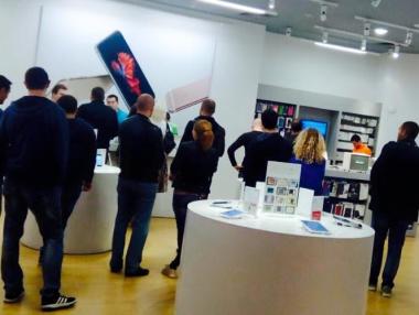 Започнаха продажбите на iPhone 6s