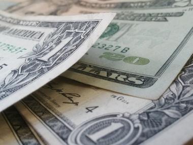 Суровините и високодоходните валути срещу долара