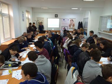 „Академия Икономика“ посети две столични гимназии