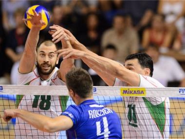 България се бори мъжки, но загуби от Франция с 2-3