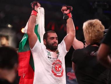 Багата нокаутира съперник, защити титлата си